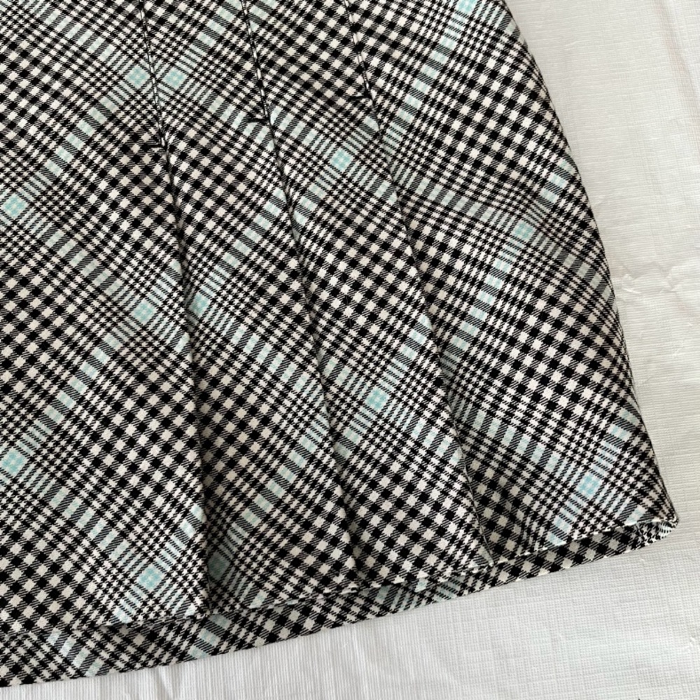 Izod XFG Black, White and Baby Blue Plaid Pleated Athletic Skorts - Picture 6 of 6